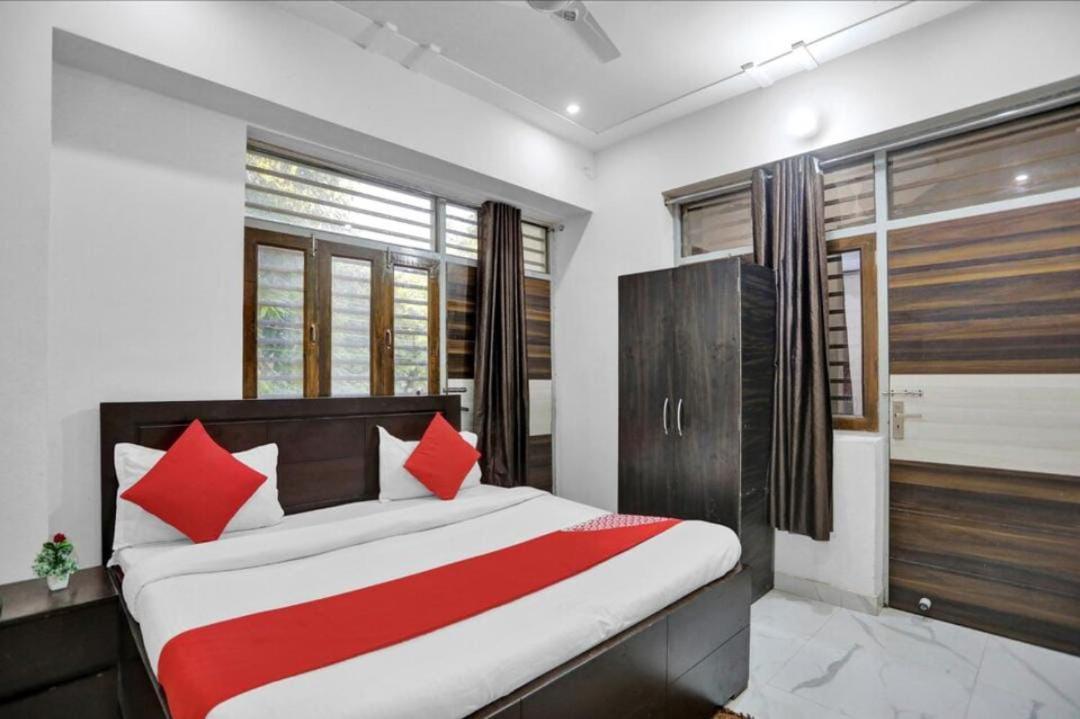 Krishna Palace Near Prem Mandir Homestay *