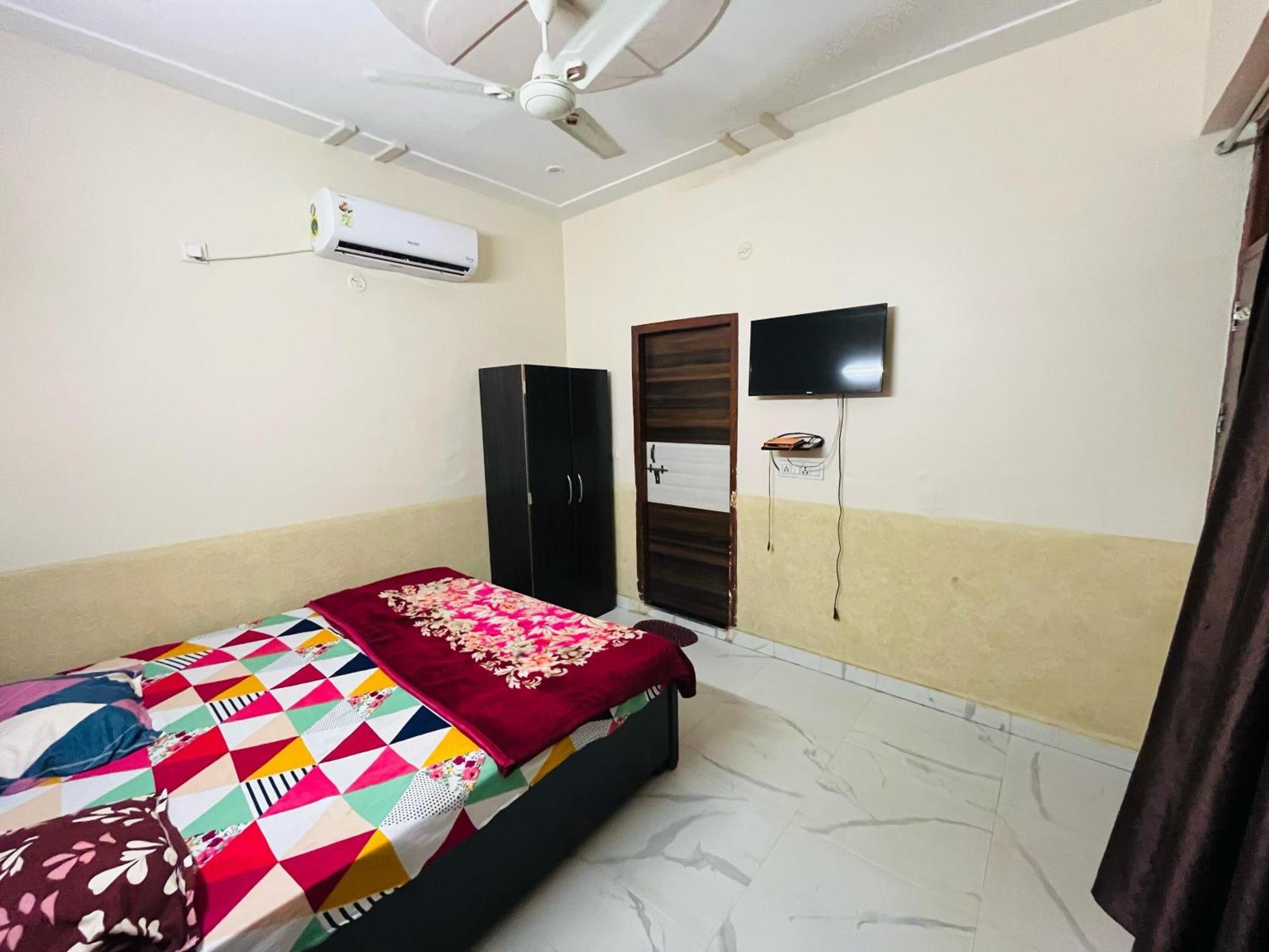 Homestay Krishna Palace Near Prem Mandir Vrindavan